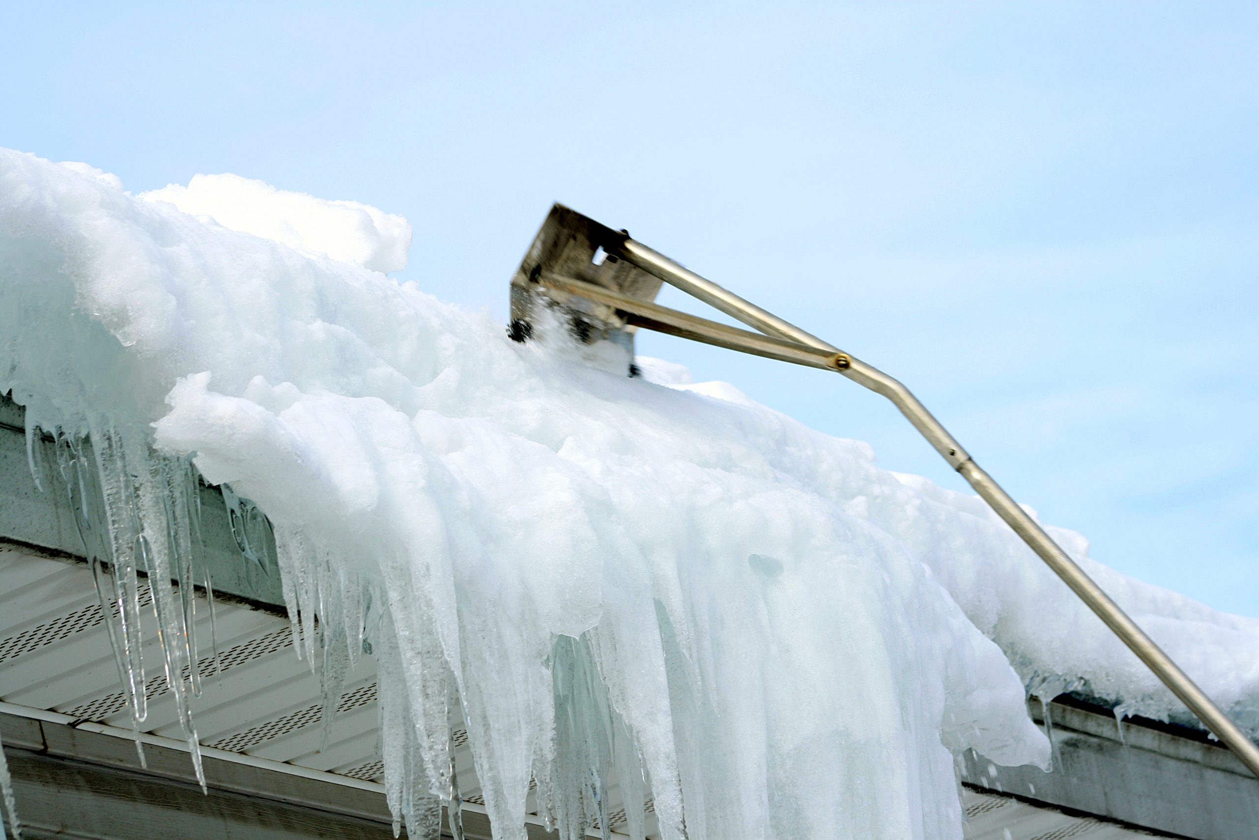 Read more about the article How to Safely Remove Snow From Your Roof