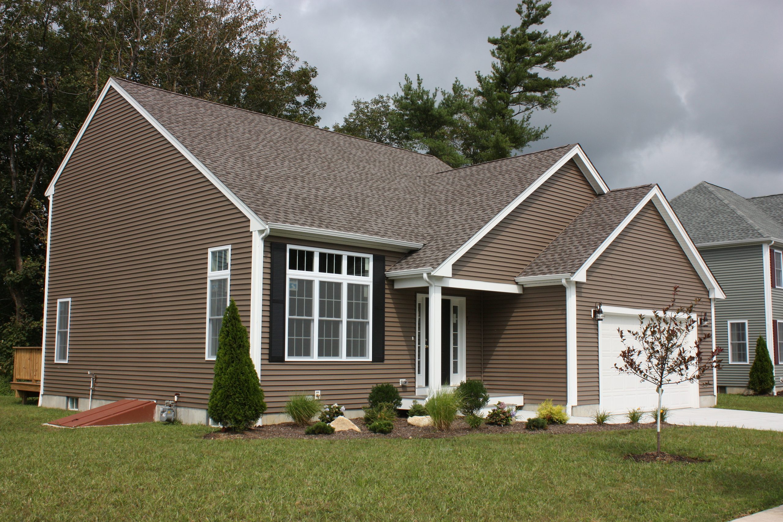 Read more about the article Is Painting Your Vinyl Siding a Good Idea?